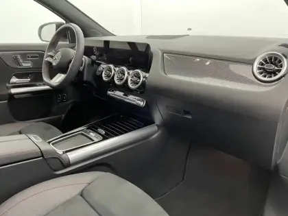 Photo 32 Mercedes GLA  250 e Hybrid EQ 8G-DCT