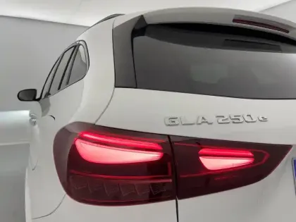 Photo 27 Mercedes GLA  250 e Hybrid EQ 8G-DCT