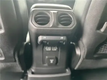 Photo 22 Jeep Wrangler UNLIMITED 4XE 2.0 L T 380 CH PHEV 4X4 BVA8
