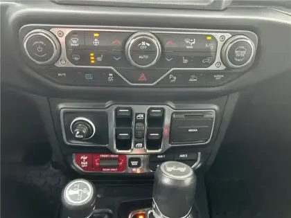 Photo 15 Jeep Wrangler UNLIMITED 4XE 2.0 L T 380 CH PHEV 4X4 BVA8