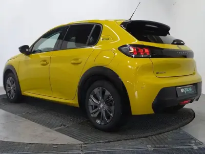 Photo 6 Peugeot 208  e- 136ch Style