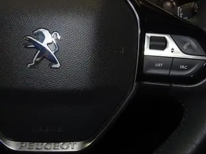 Photo 14 Peugeot 208  e- 136ch Style