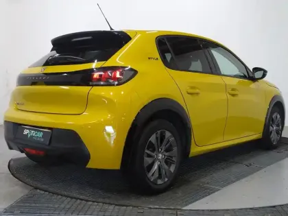 Photo 7 Peugeot 208  e- 136ch Style