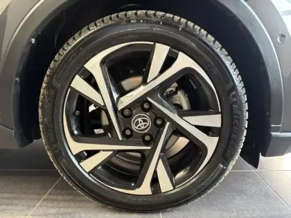 Photo 7 Toyota C-HR  2.0 Hybride 184ch Collection E-CVT