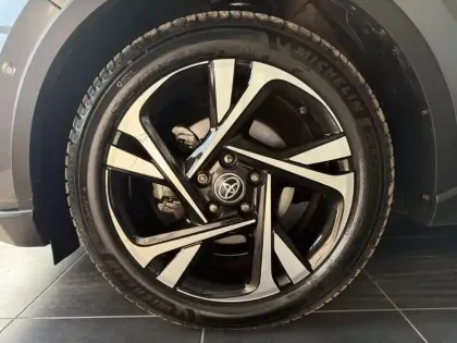 Photo 8 Toyota C-HR  2.0 Hybride 184ch Collection E-CVT