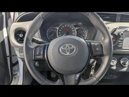 Photo 13 Toyota Yaris  110 VVT-i France 5p RC18