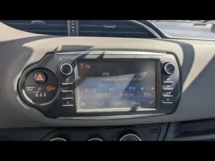 Photo 14 Toyota Yaris  110 VVT-i France 5p RC18