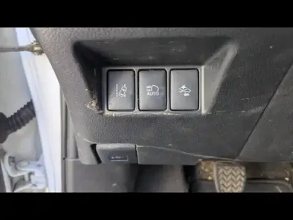 Photo 12 Toyota Yaris  110 VVT-i France 5p RC18