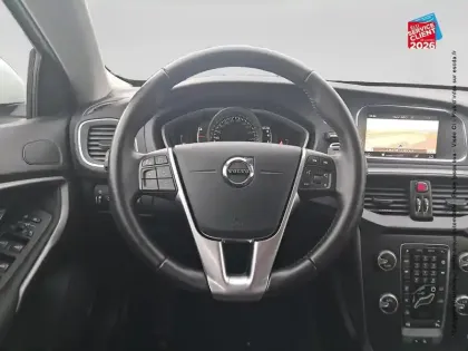 Photo 11 Volvo V40  T2 122ch Momentum