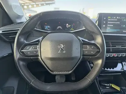 Photo 8 Peugeot 208  Electrique 50 kWh 136ch