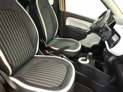 Photo 8 Renault Twingo  III E-Tech