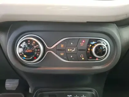 Photo 23 Renault Twingo  III E-Tech