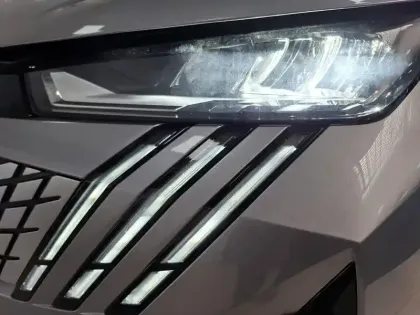 Photo 25 Peugeot 3008  Plug-in Hybrid 225 e-DCS7