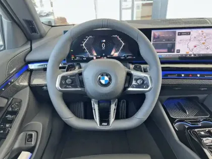 Photo 5 BMW Serie 5 Touring 540d xDrive 303 ch BVA8