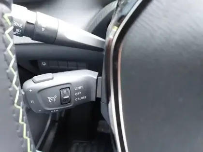 Photo 19 Peugeot 2008  Hybrid 145 e-DCS6