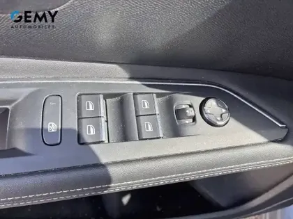 Photo 12 Peugeot 3008  Hybrid 225 e-EAT8