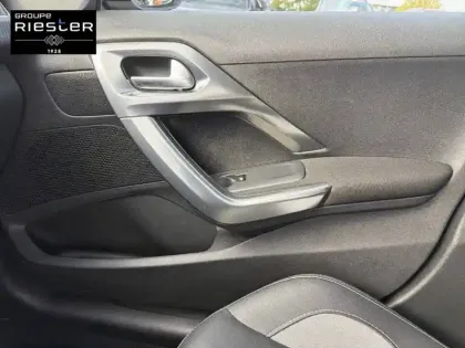 Photo 24 Peugeot 2008  PureTech 130ch S&S BVM6