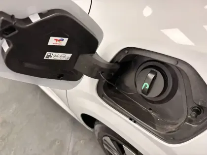 Photo 11 Peugeot 208  Hybrid 110 ch e-DCS6