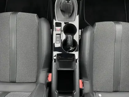 Photo 15 Peugeot 2008  PureTech 130 S&S BVM6