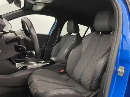Photo 16 Peugeot 2008  PureTech 130 S&S BVM6