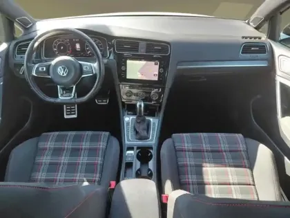 Photo 10 Volkswagen Golf GTI Performance 2.0 245 ch 