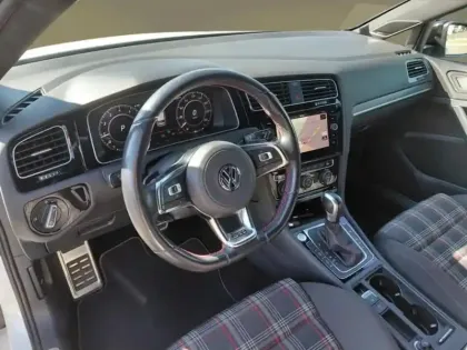 Photo 12 Volkswagen Golf GTI Performance 2.0 245 ch 