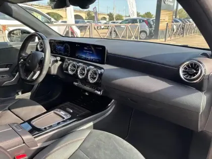 Photo 7 Mercedes Classe A  Berline 250 e 163+109ch AMG Line 8G-DCT