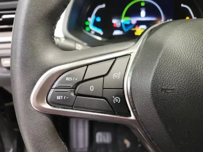 Photo 8 Renault Captur  E-Tech full hybrid 145