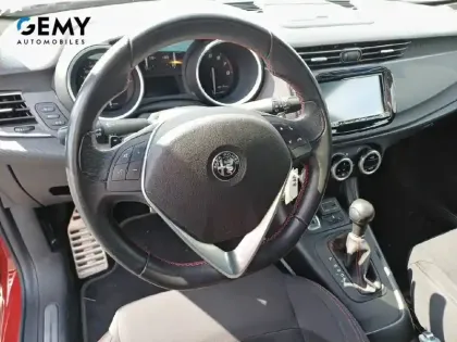 Photo 12 Alfa Romeo Giulietta  Série 2 1.4 TB MultiAir 170 ch S&S TCT