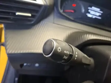 Photo 23 Peugeot 208  PureTech 100 S&S BVM6