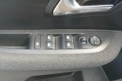 Photo 34 Peugeot 208  PureTech 100 S&S BVM6
