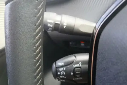 Photo 31 Peugeot 208  PureTech 100 S&S BVM6