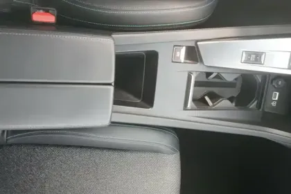 Photo 36 Peugeot 308  PHEV 180 e-EAT8