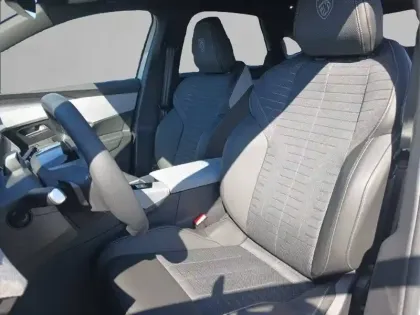 Photo 15 Peugeot 3008  Electrique 210 ch 73 kWh
