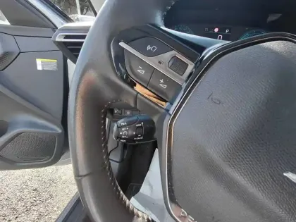 Photo 11 Peugeot 208  Electrique 50 kWh 136ch