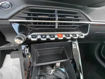 Photo 9 Peugeot 208  Electrique 50 kWh 136ch