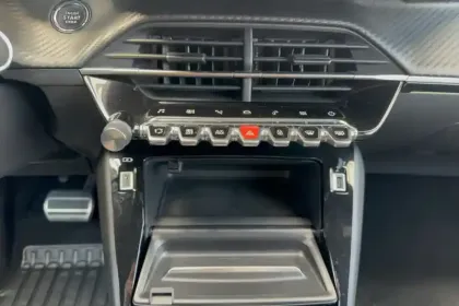 Photo 17 Peugeot 208  PureTech 130 S&S EAT8