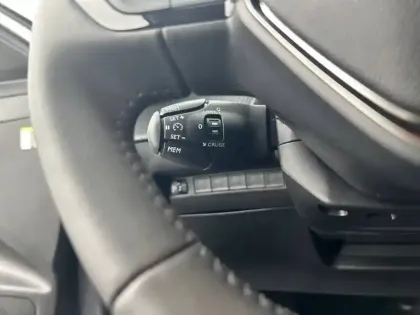 Photo 18 Peugeot 208  Hybrid 110 e-DCS6
