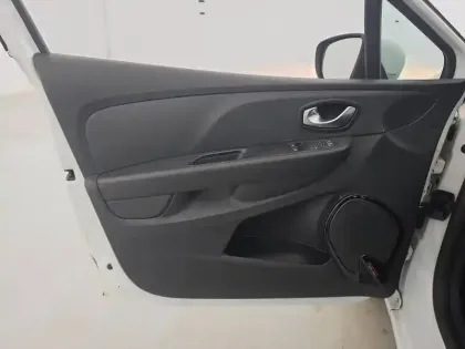 Photo 71 Renault Clio  dCi 90 E6C EDC