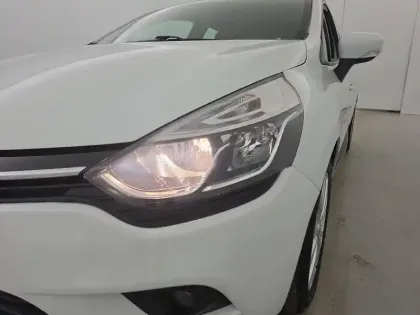Photo 23 Renault Clio  dCi 90 E6C EDC
