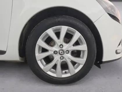 Photo 57 Renault Clio  dCi 90 E6C EDC