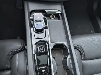 Photo 11 Volvo XC60  T6 Hybride Rechargeable 350ch Ultra Style Dark Geartronic 8 AWD