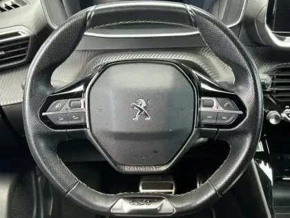 Photo 10 Peugeot 2008  e- 136ch GT