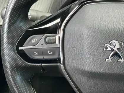 Photo 11 Peugeot 2008  e- 136ch GT