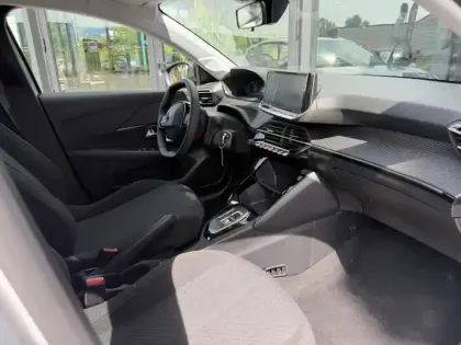 Photo 8 Peugeot 208  1.2 Hybrid 110ch Edition e-DCS6