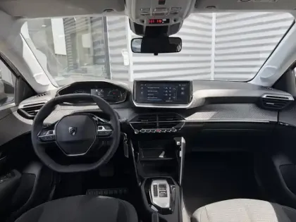 Photo 6 Peugeot 208  1.2 Hybrid 110ch Edition e-DCS6