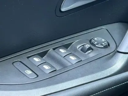 Photo 7 Peugeot 2008  e- 136ch Allure
