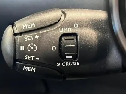 Photo 11 Peugeot 208  e- 136ch Like
