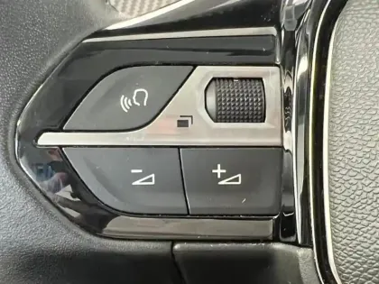 Photo 12 Peugeot 208  e- 136ch Like