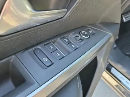 Photo 14 Peugeot 5008  III Hybrid 145ch GT e-DCS6 - 7 Places